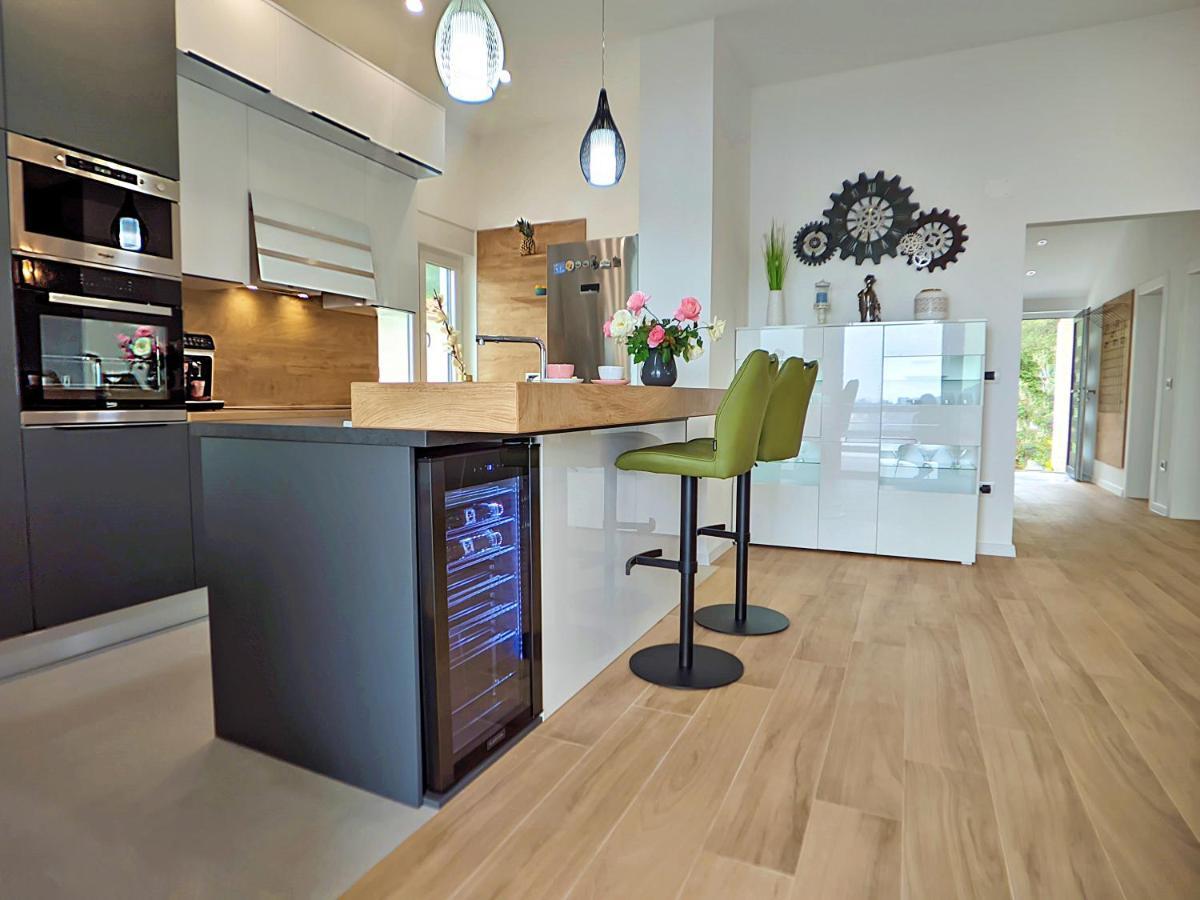 Luxury Sunrise Jacuzzi Apts, 50 M From The Beach Kali Bagian luar foto