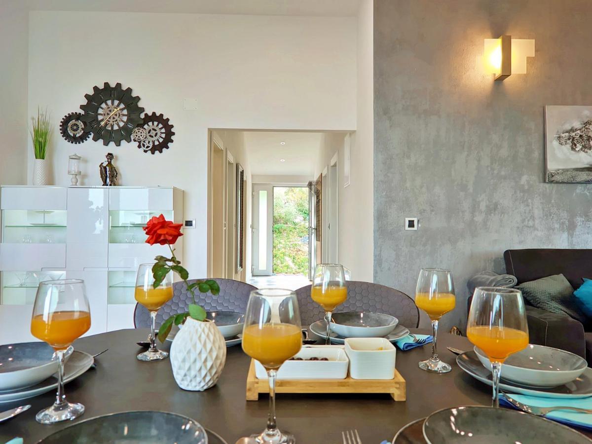 Luxury Sunrise Jacuzzi Apts, 50 M From The Beach Kali Bagian luar foto