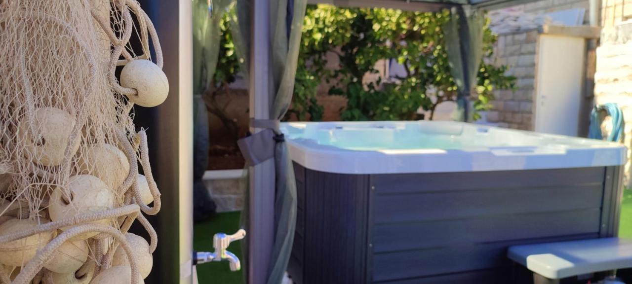 Luxury Sunrise Jacuzzi Apts, 50 M From The Beach Kali Bagian luar foto